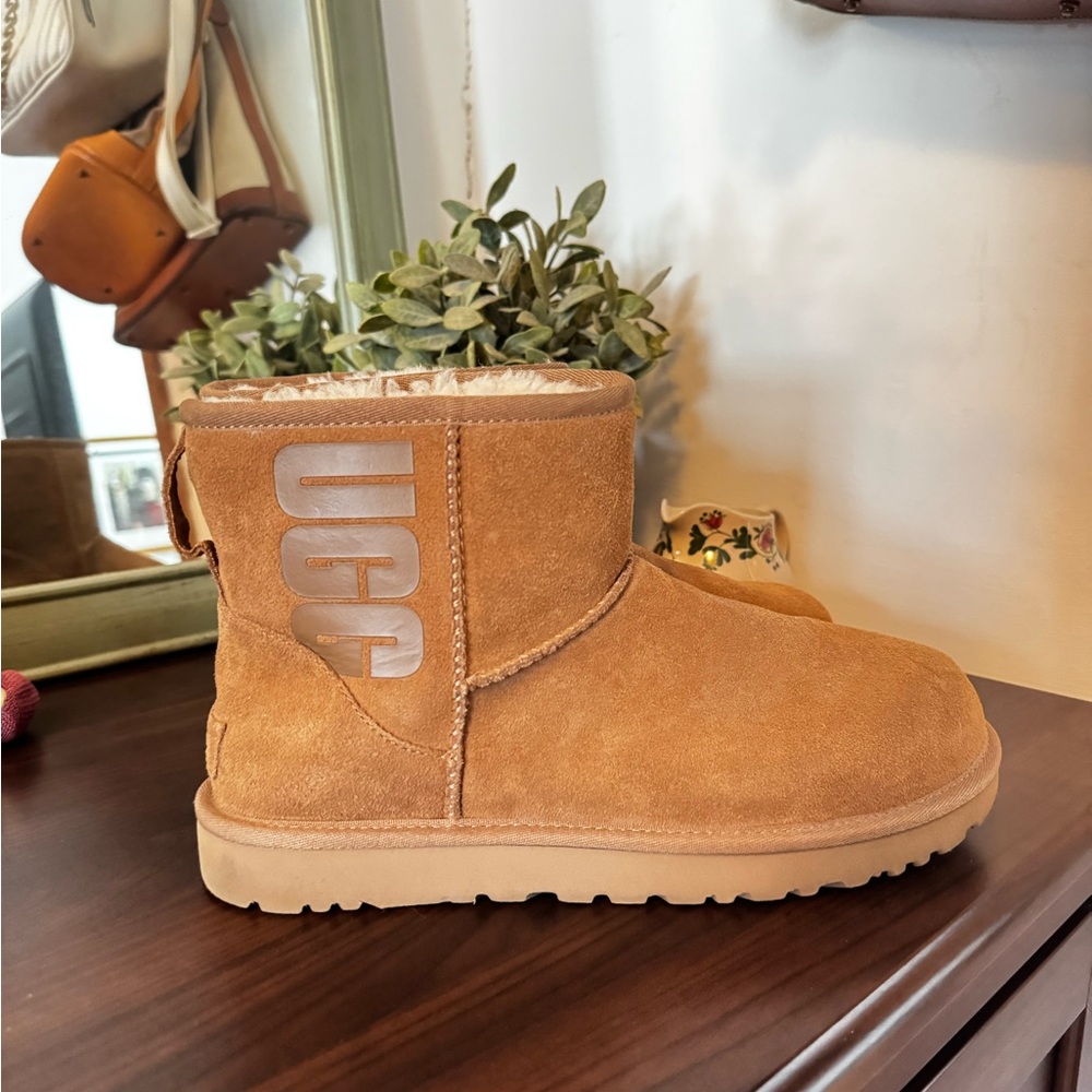 UGG Classic mini logo boot